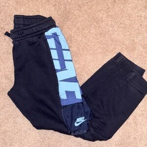 NIKE Boys size Medium Cargo Joggers